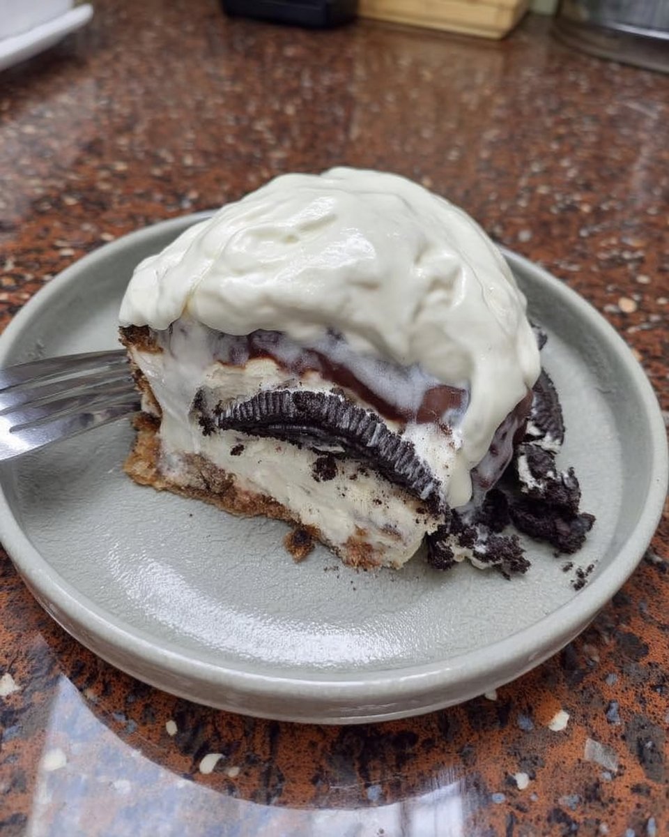 Ingredients for Oreo Icebox Cake including heavy cream, vanilla, and cookies