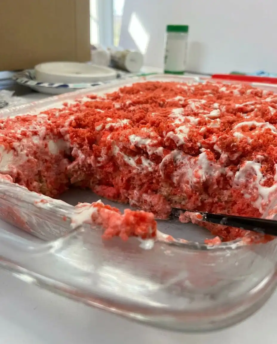 Strawberry Crunch Cake 14 A beautiful strawberry crunch cake served on a platter with fresh strawberries.